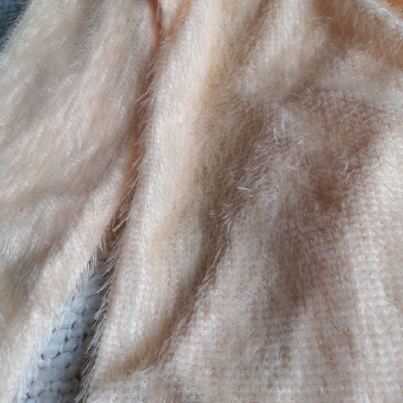 Peach fuzz cardigan - Picture 4 of 6